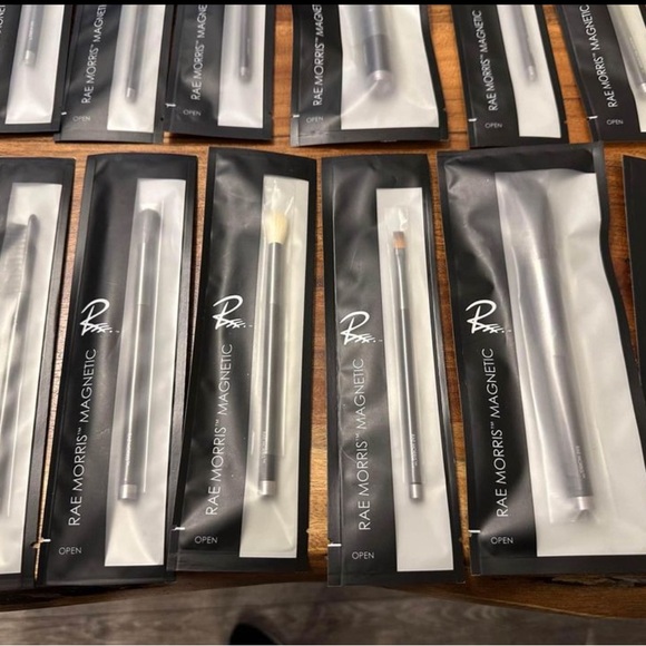 Rae Morris Make-up Brush set - Picture 8 of 8